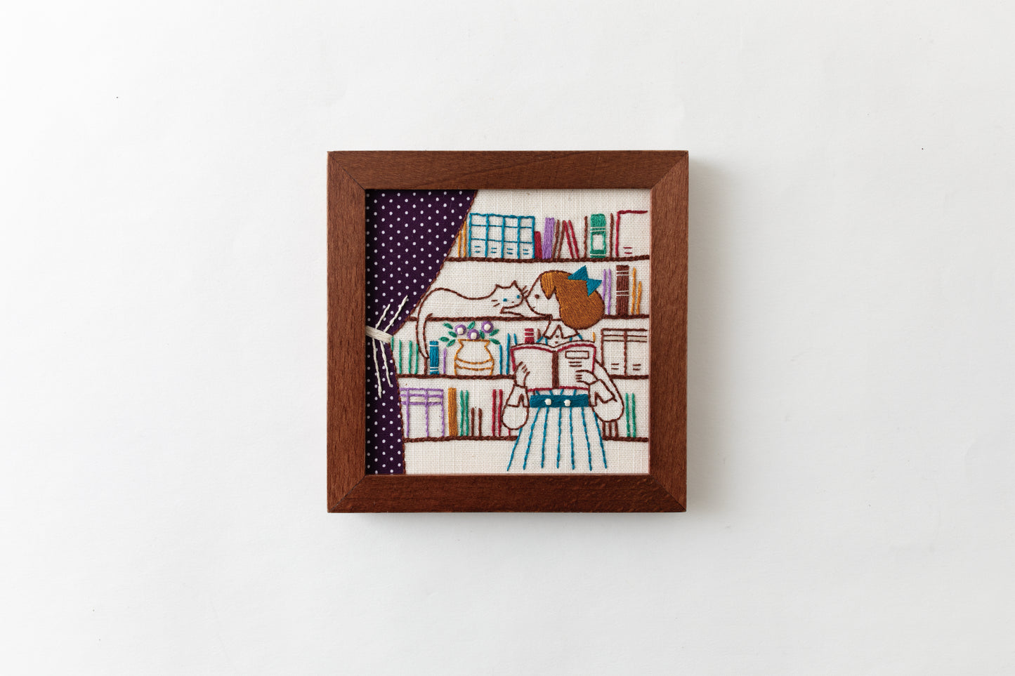 COSMO刺しゅうキット ねこと暮らす毎日(BOOK SHELF) No.542104