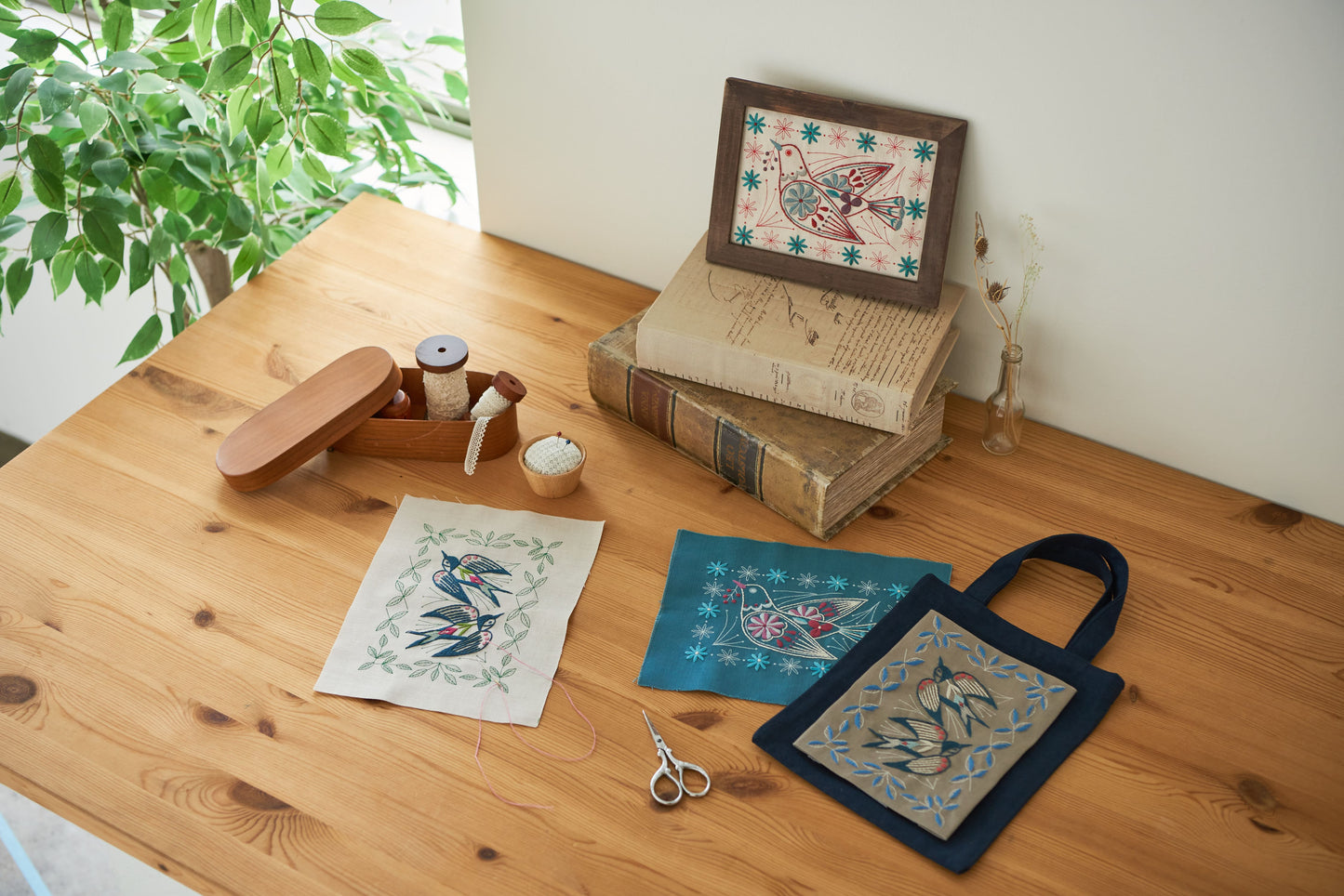 COSMO刺しゅうキット アーティストコレクション  (はとと植物の模様 アイボリー) No.542301