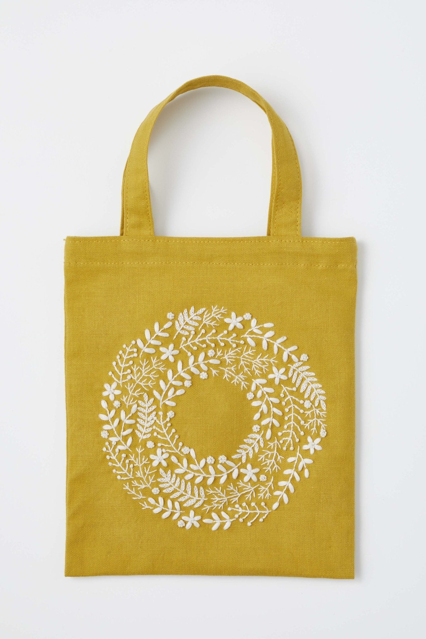 COSMO 刺しゅうキット yulaのこころ躍る草花刺繍 (陽だまりのリース) No.542402 - COSMO コスモ