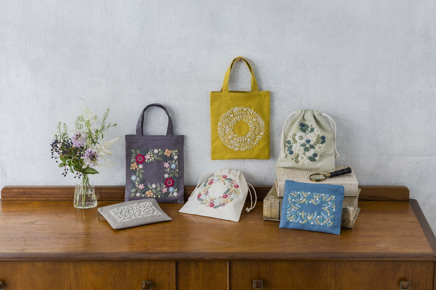 COSMO 刺しゅうキット yulaのこころ躍る草花刺繍 (ワンカラーの植物模様) No.542406 - COSMO コスモ