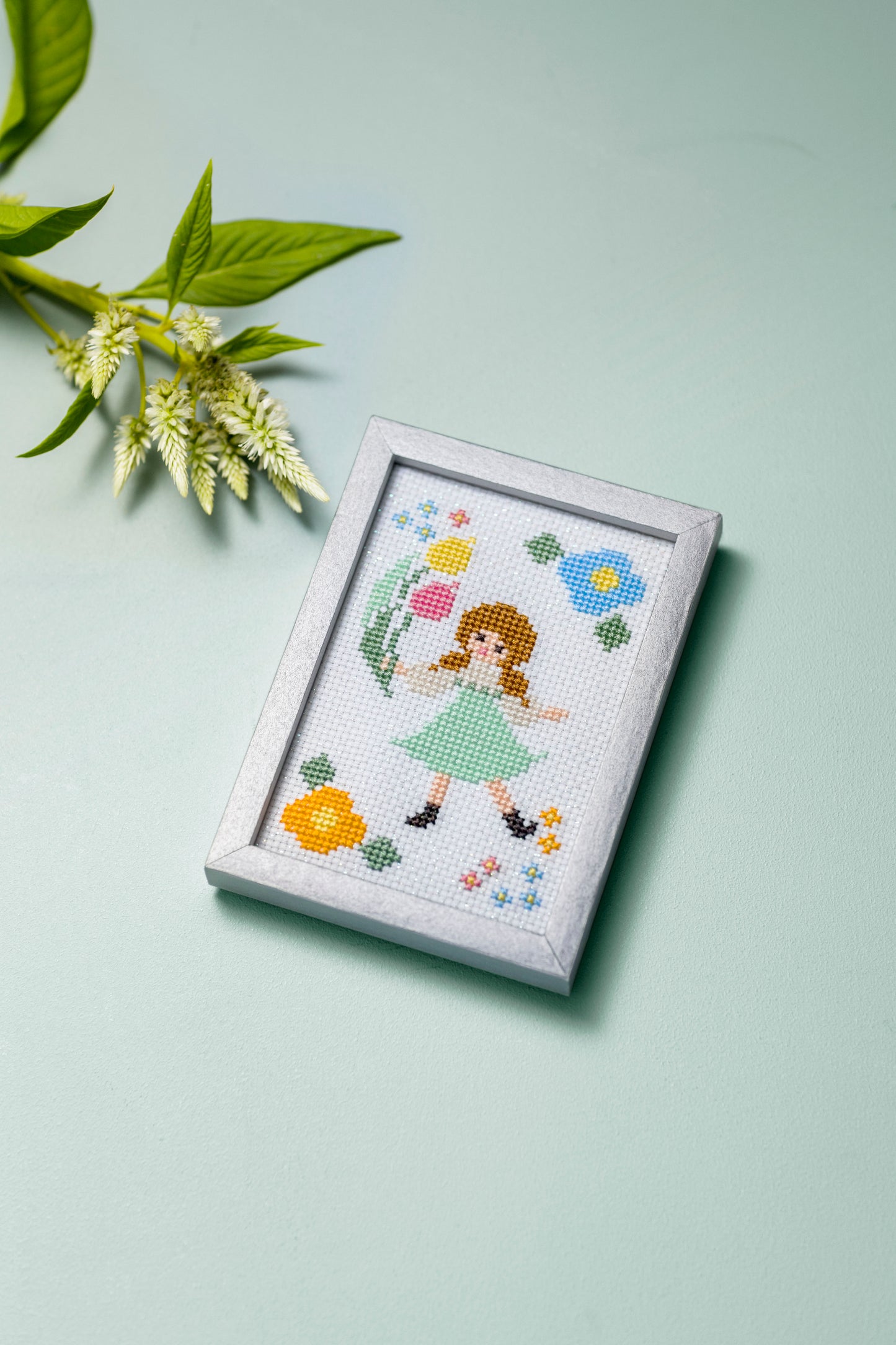 COSMO刺しゅう布 ラメジャバクロス プリカットクロス（オフホワイト／オーロラ） No.225510