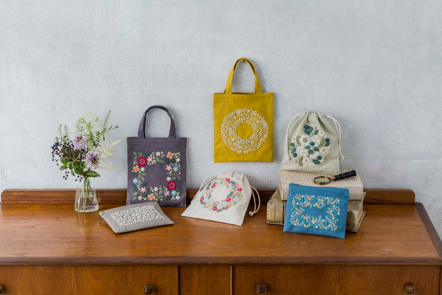 COSMO 刺しゅうキット yulaのこころ躍る草花刺繍  (陽だまりのリース) No.542402